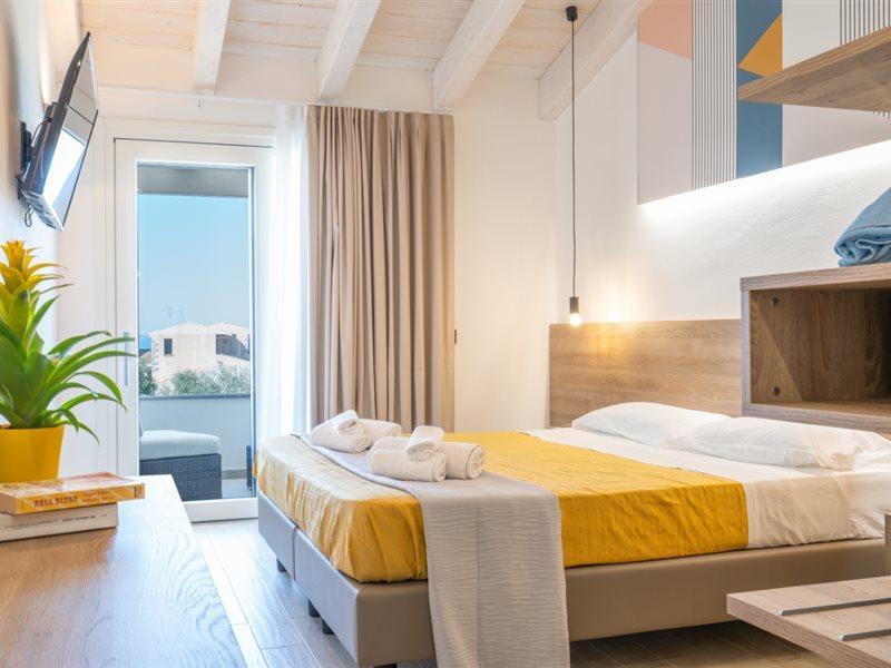 Horizon Hotel Badesi Dış mekan fotoğraf