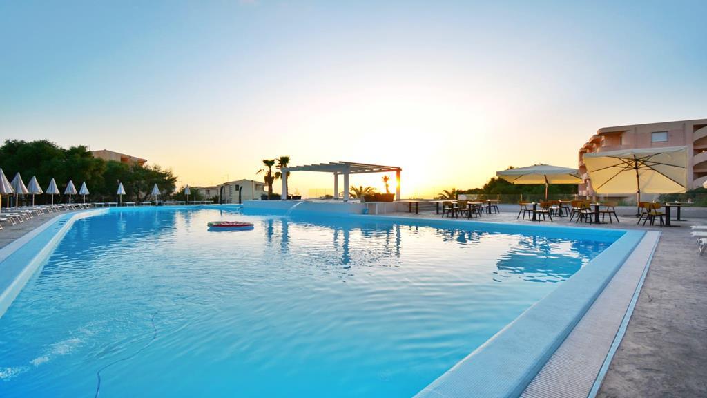 Horizon Hotel Badesi Dış mekan fotoğraf