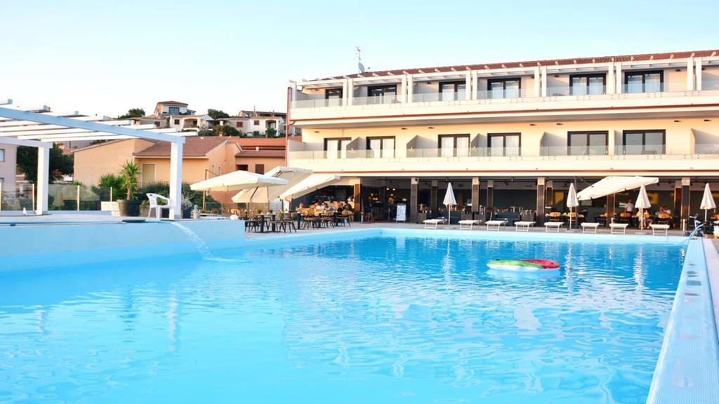 Horizon Hotel Badesi Dış mekan fotoğraf